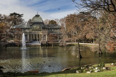 Crystal palace (palacio de cristal) retiro park, madrid, İspanya