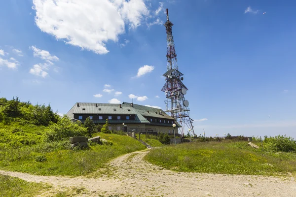 Transmiter op de Skrzyczne berg in Szczyrk, Polen — Stockfoto