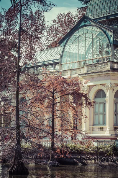 Kristallpalast (palacio de cristal) im retiro park, madrid, spanien — Stockfoto