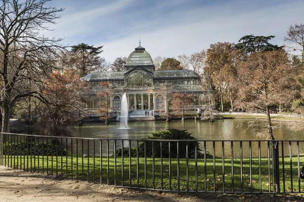 Palácio de Cristal (Palácio de Cristal) em Retiro Park, Madrid, Espanha — Fotografia de Stock