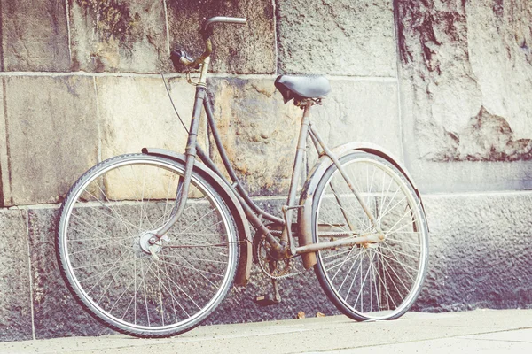 Classic vintage retro city bicycle in Copenhagen, Denmark — Stock Photo, Image