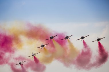 Radom, Polonya - 23 Ağustos: Akrobasi grubu oluşumu 