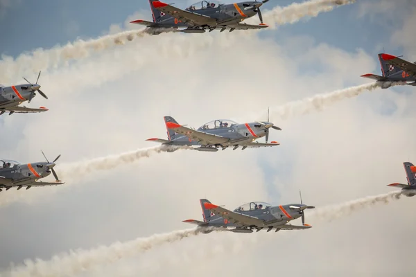 RADOM, POLAND - AUGUST 23: Orlik (Poland) aerobatic display team — Stock Photo, Image