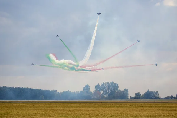 RADOM, POLAND - AUGUST 23: Aerobatic group formation "Frecce Tri — Stock Photo, Image