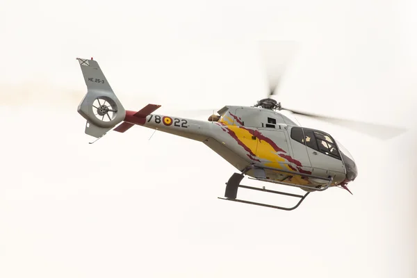 RADOM, POLAND - AUGUST 23:Aerobatic Spanish helicopter patrol (A — Stock fotografie