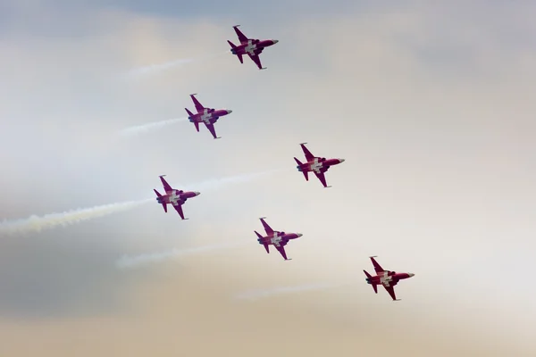 RADOM, POLONIA - 22 de agosto: Patrouille Suisse (Suiza) aerob — Foto de Stock