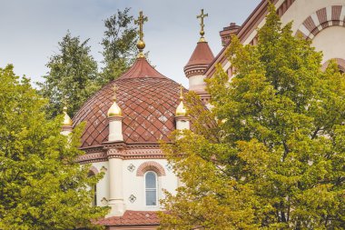 Our Lady işareti Kilisesi, Ortodoks Kilisesi betwee kubbeleri