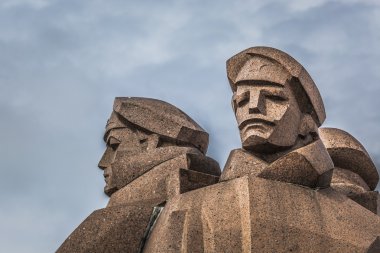 Sovyet dönemi anıt Letonca tüfekçiler için. Letonca tüfekçiler w