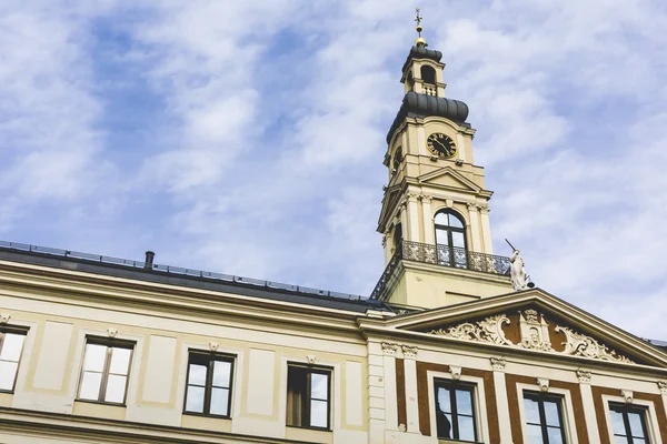 Vista del Ayuntamiento y la plaza principal en el casco antiguo de Riga, Latvi —  Fotos de Stock