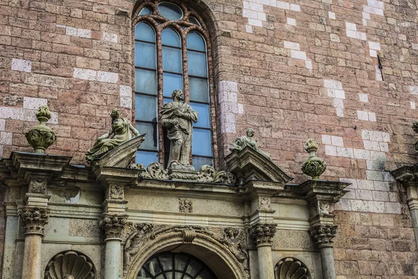 La iglesia de San Pedro es una iglesia luterana alta en Riga, Letonia — Foto de Stock