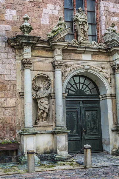 St. Peters churchs vchod. Riga, Lotyšsko — Stock fotografie