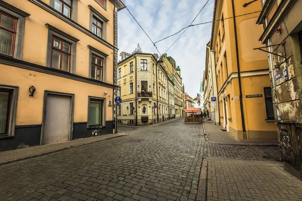 Morning street in medieval town of old Riga city, Latvia. Walkin — Stock Photo, Image