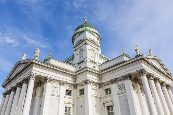 Прекрасний вид на знаменитий собор Гельсінкі над Синє небо, Хелсі — стокове фото