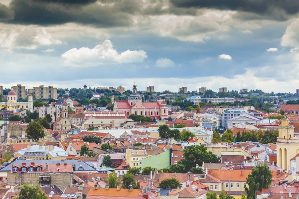 Vilnius cidade velha cityscape, Lituânia — Fotografia de Stock