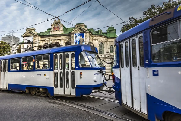 Основным видом транспорта Риги остаются трамваи — стоковое фото