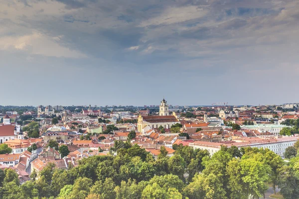 Vilnius cidade velha cityscape, Lituânia — Fotografia de Stock