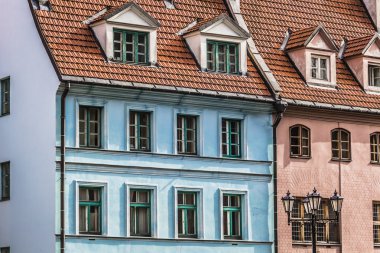 Ortaçağ street şehirde eski Riga, Letonya