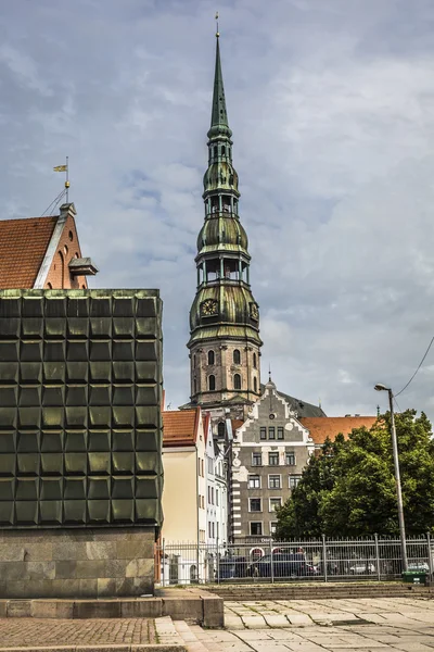 Skyline of Riga seen across the river Daugava — Stock Photo, Image