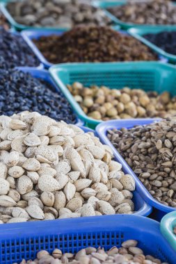 Osh ın Bazaarı Kırgızistan - fındık ve kuru üzüm Satılık.