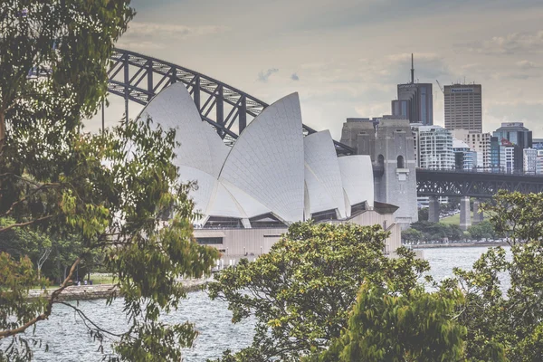 SYDNEY - 25 OCTOBRE : Vue de l'Opéra de Sydney le 25 octobre 2015 — Photo