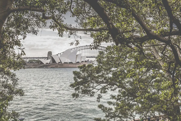 SYDNEY - OUTUBRO 25: Sydney Opera House vista em Outubro 25, 2015 — Fotografia de Stock