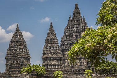 Endonezya 'daki Java adasında Yogyakarta yakınlarındaki Prambanan tapınağı