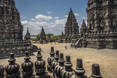 Endonezya 'daki Java adasında Yogyakarta yakınlarındaki Prambanan tapınağı