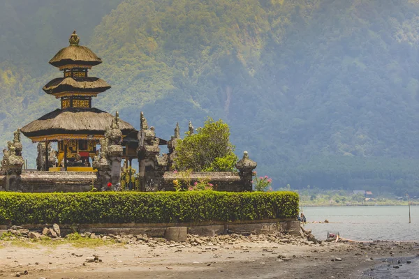 Ulun Danu templom Beratan tó Bali Indonéziában — Stock Fotó