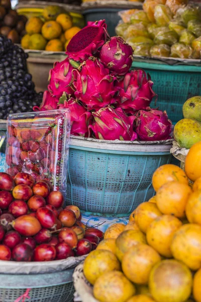 Open air fruit market in the village in Bali, Indonesia. — Stock Photo, Image