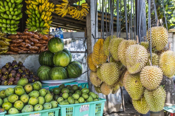 Open air fruit market in the village in Bali, Indonesia. — Stock Photo, Image