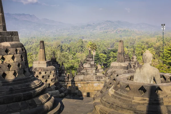 Buddhistiska templet Borobudur på sunset bakgrund. Yogyakarta. Java, — Stockfoto