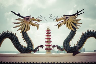 Cebu, Philip Taoist tapınakta Pagoda ve ejderha heykeli