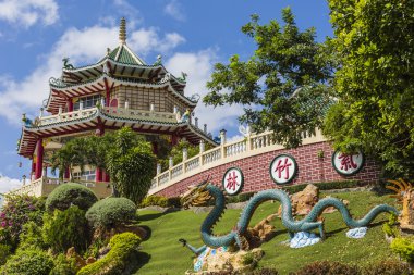 Cebu, Philip Taoist tapınakta Pagoda ve ejderha heykeli