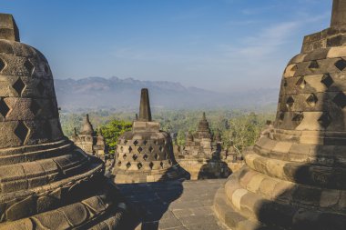 Dünya Mirası ve en büyük bhuddist Tapınağı Borobudur Yogjak içinde