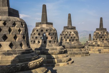 Dünya Mirası ve en büyük bhuddist Tapınağı Borobudur Yogjak içinde
