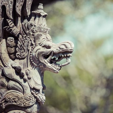 Bali, Endonezya güzel güneşli bir tapınakta