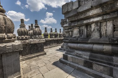 Endonezya 'daki Java adasında Yogyakarta yakınlarındaki Prambanan tapınağı