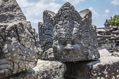 Endonezya 'daki Java adasında Yogyakarta yakınlarındaki Prambanan tapınağı