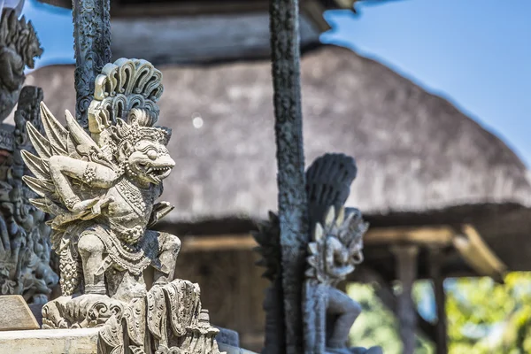 Temple à Bali, Indonésie par une belle journée ensoleillée — Photo