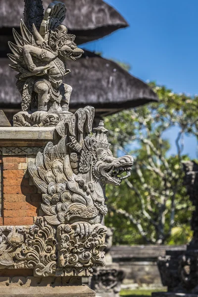 美しい晴れた日にインドネシア ・ バリ島の寺院 — ストック写真