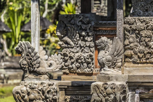 Świątynia w Bali, Indonezja w piękny słoneczny dzień — Zdjęcie stockowe