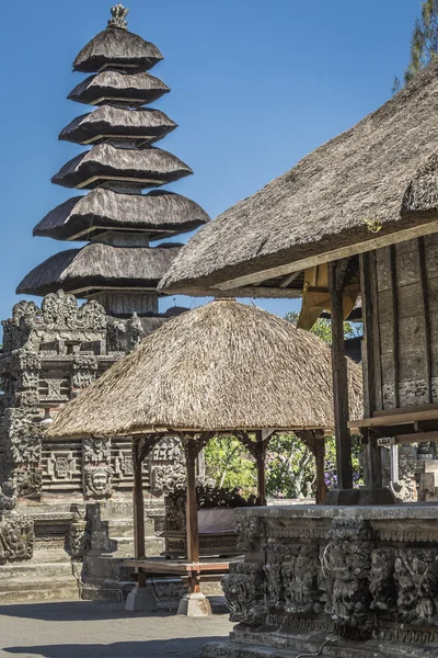 寺中，巴厘岛上美丽的阳光灿烂的日子 — 图库照片