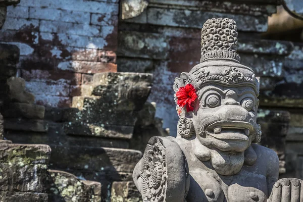 Templo en Bali, Indonesia en un hermoso día soleado —  Fotos de Stock