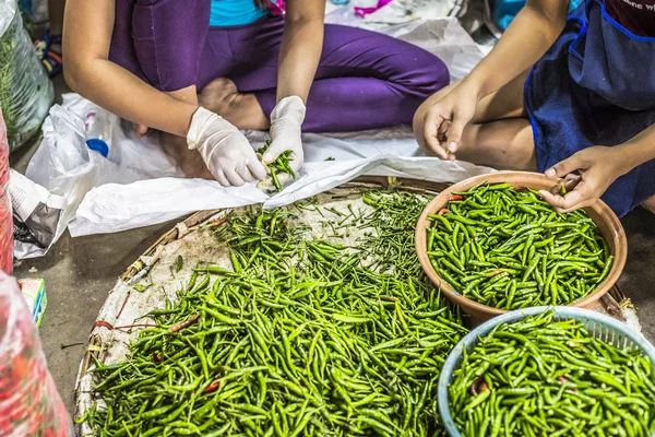 Peperoncini in vendita sul mercato, Thailandia — Foto Stock