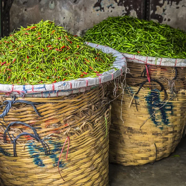 Chilli papričky k prodeji na trhu, Thajsko — Stock fotografie