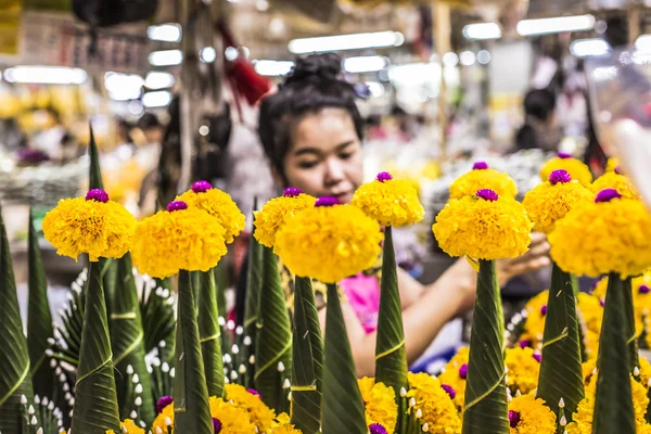 BANGKOK, THAILAND - NOVEMBRO 07, 2015: Mulher local vende tailandês st — Fotografia de Stock