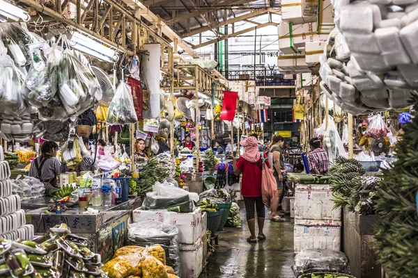 BANGKOK, THAILAND - NOVEMBRO 07, 2015: Mulher local vende tailandês st — Fotografia de Stock