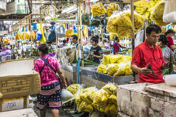 BANGKOK, THAILAND - NOVEMBRO 07, 2015: Mulher local vende tailandês st — Fotografia de Stock