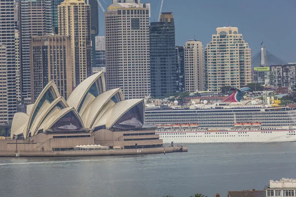 Sydney - 25 Ekim: Sydney Opera Binası görünümü üzerinde 25 Ekim 2015