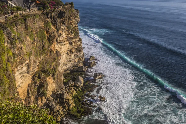 Costa en el templo de Uluwatu, Bali, Indonesia . —  Fotos de Stock